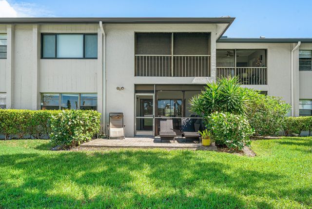 17 Southport Lane E, Boynton Beach, FL 33436
