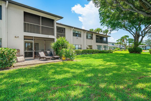 17 Southport Lane E, Boynton Beach, FL 33436