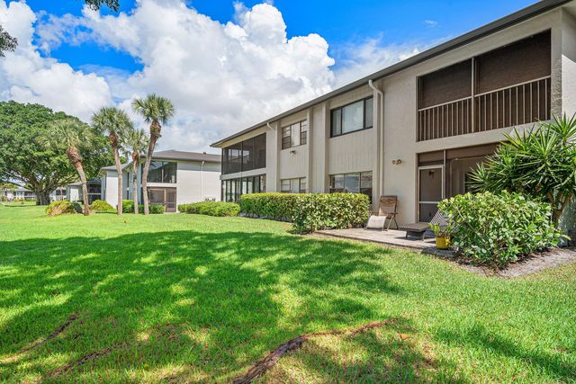17 Southport Lane E, Boynton Beach, FL 33436