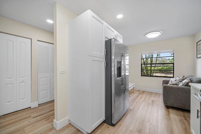 17 Southport Lane E, Boynton Beach, FL 33436