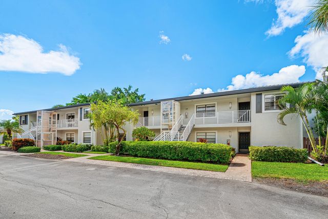 17 Southport Lane E, Boynton Beach, FL 33436