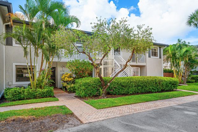 17 Southport Lane E, Boynton Beach, FL 33436