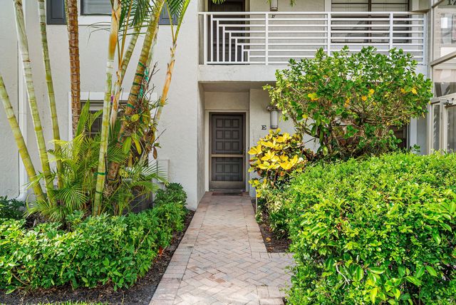 17 Southport Lane E, Boynton Beach, FL 33436
