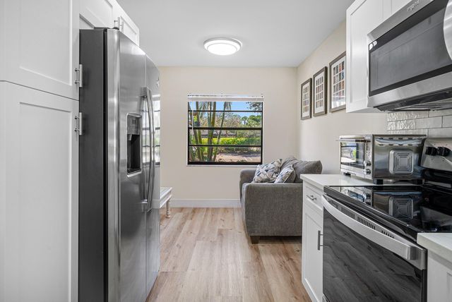 17 Southport Lane E, Boynton Beach, FL 33436