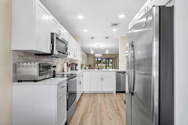 17 Southport Lane E, Boynton Beach, FL 33436