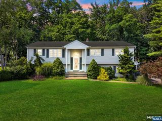 13 Friar Way, Wayne, NJ 07470