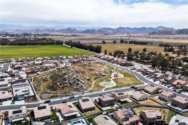 28295 Memory Lane, Winchester, CA 92596