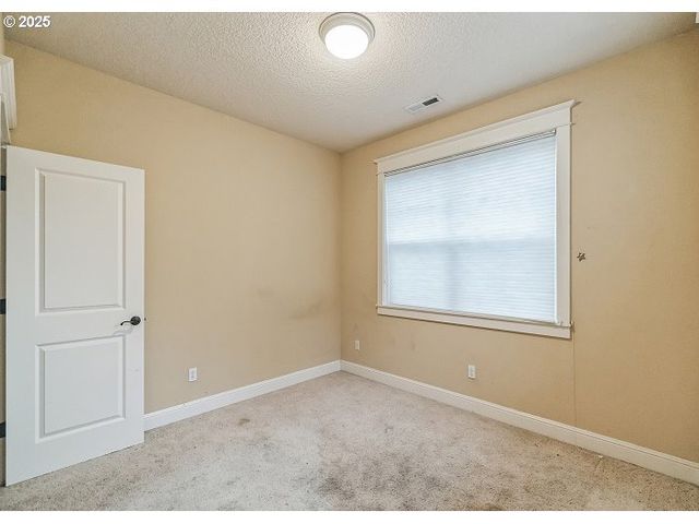 9415 Ne RIVER POINT Cir, Portland, OR 97211