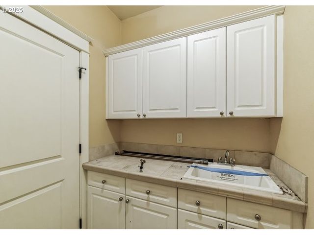 9415 Ne RIVER POINT Cir, Portland, OR 97211