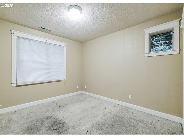 9415 Ne RIVER POINT Cir, Portland, OR 97211