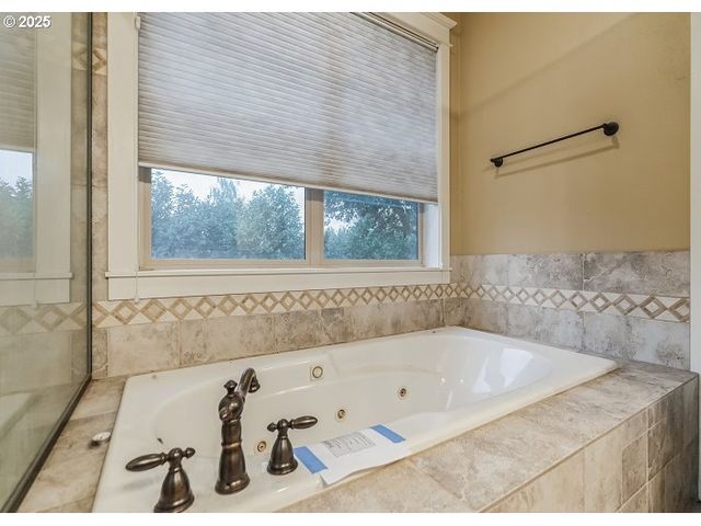 9415 Ne RIVER POINT Cir, Portland, OR 97211