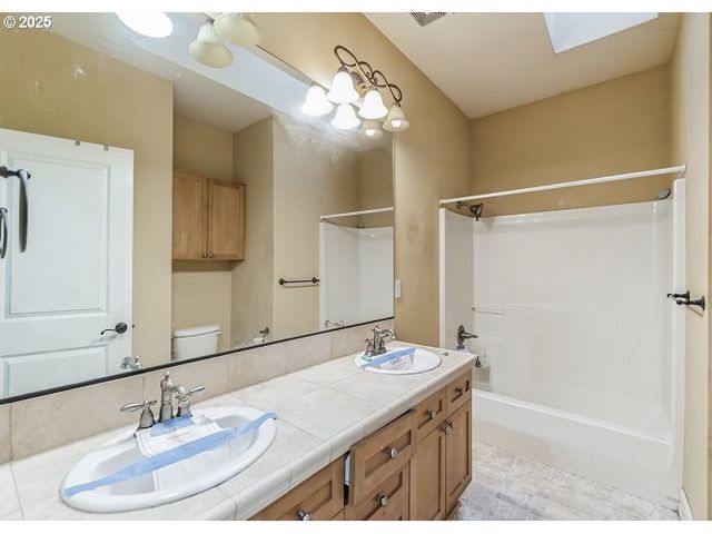 9415 Ne RIVER POINT Cir, Portland, OR 97211