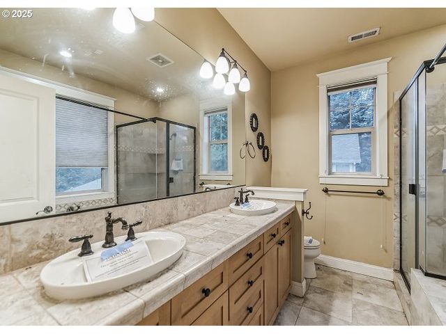 9415 Ne RIVER POINT Cir, Portland, OR 97211