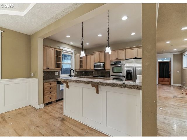 9415 Ne RIVER POINT Cir, Portland, OR 97211