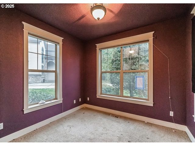 9415 Ne RIVER POINT Cir, Portland, OR 97211