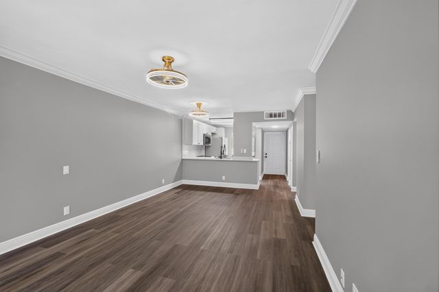6935 Huntington Lane 207, Delray Beach, FL 33446