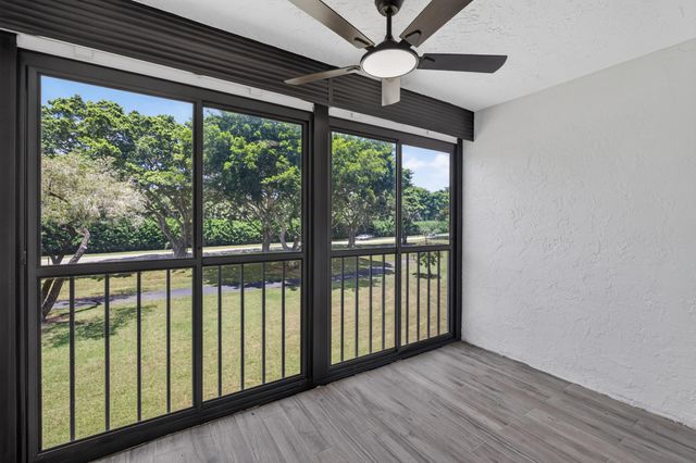 6935 Huntington Lane 207, Delray Beach, FL 33446