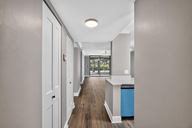 6935 Huntington Lane 207, Delray Beach, FL 33446