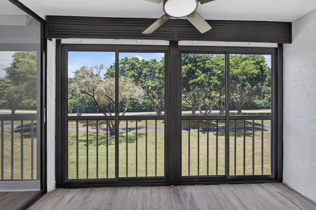 6935 Huntington Lane 207, Delray Beach, FL 33446
