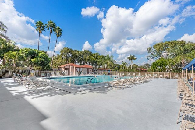 6935 Huntington Lane 207, Delray Beach, FL 33446