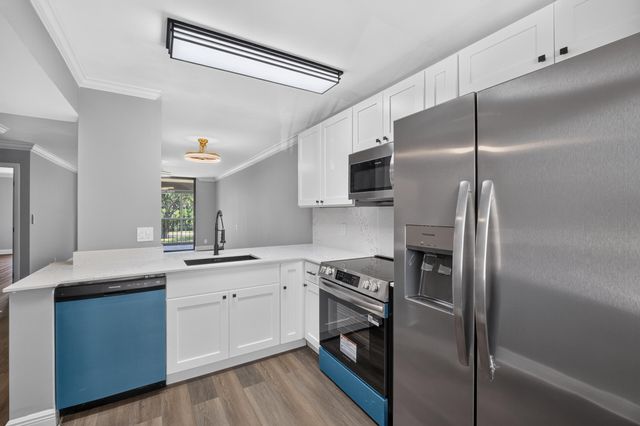 6935 Huntington Lane 207, Delray Beach, FL 33446