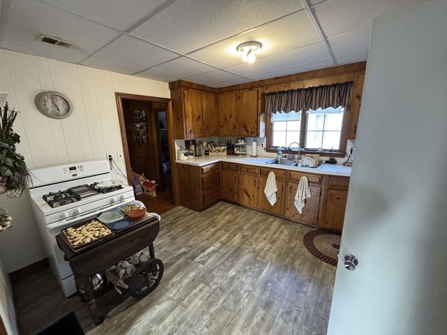 31 Mulberry Street 1, Attleboro, MA 02703