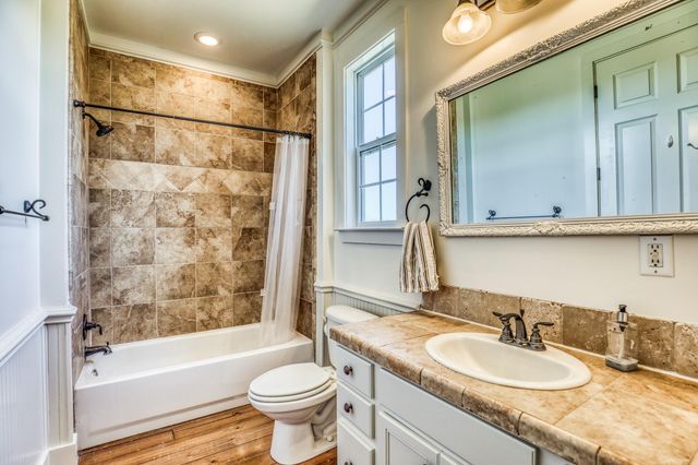 3831 Meadow View Lane, Fayetteville, TX 78940