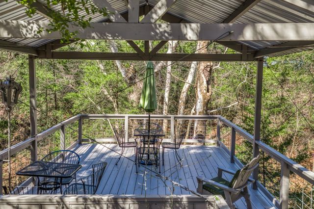 3831 Meadow View Lane, Fayetteville, TX 78940