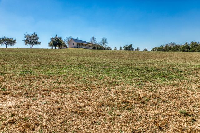 3831 Meadow View Lane, Fayetteville, TX 78940