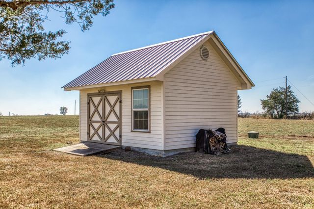 3831 Meadow View Lane, Fayetteville, TX 78940