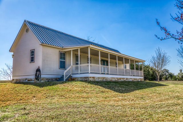 3831 Meadow View Lane, Fayetteville, TX 78940