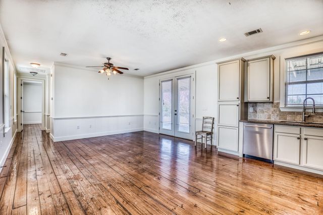 3831 Meadow View Lane, Fayetteville, TX 78940