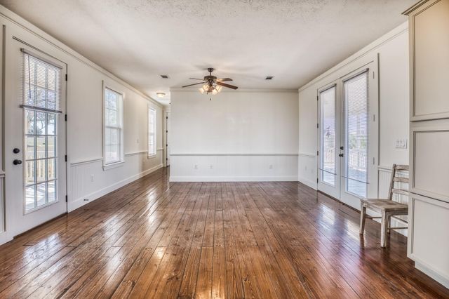 3831 Meadow View Lane, Fayetteville, TX 78940