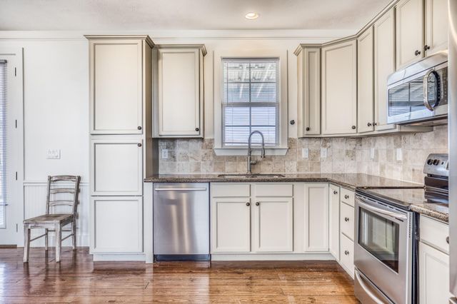 3831 Meadow View Lane, Fayetteville, TX 78940