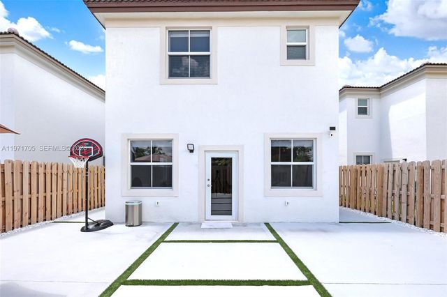 2369 NW 131st Cir, Miami, FL 33167