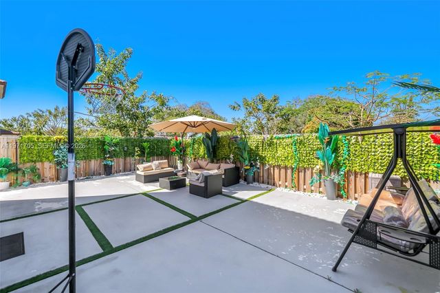 2369 NW 131st Cir, Miami, FL 33167