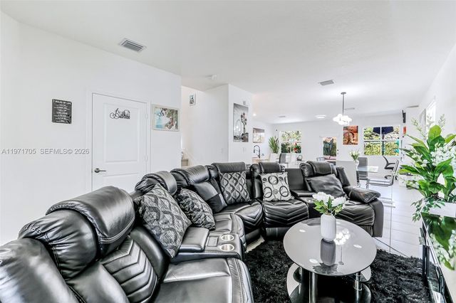 2369 NW 131st Cir, Miami, FL 33167