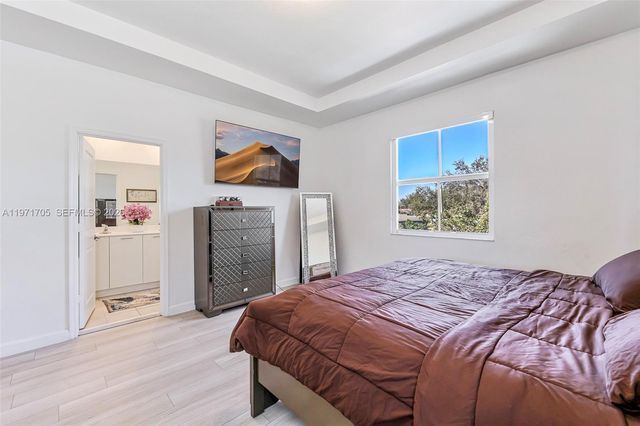 2369 NW 131st Cir, Miami, FL 33167