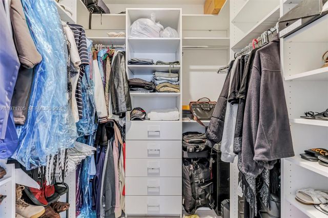 2369 NW 131st Cir, Miami, FL 33167