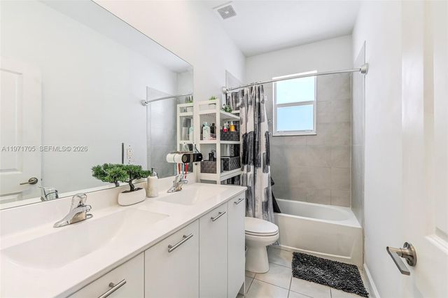 2369 NW 131st Cir, Miami, FL 33167