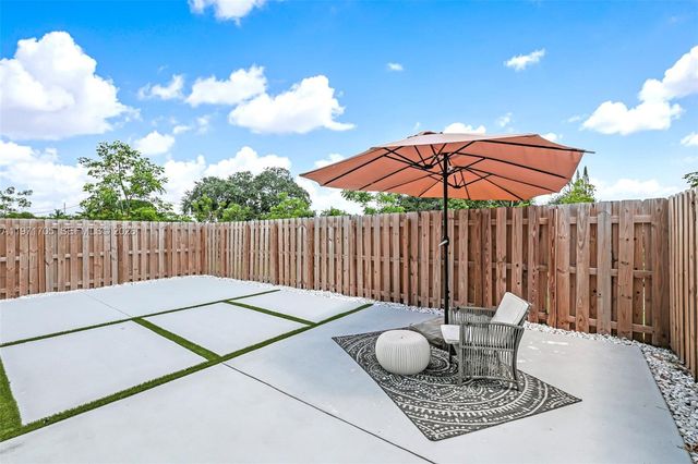 2369 NW 131st Cir, Miami, FL 33167