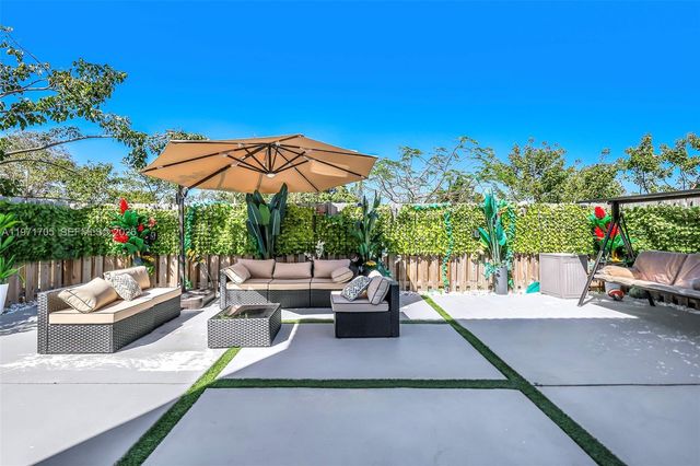 2369 NW 131st Cir, Miami, FL 33167