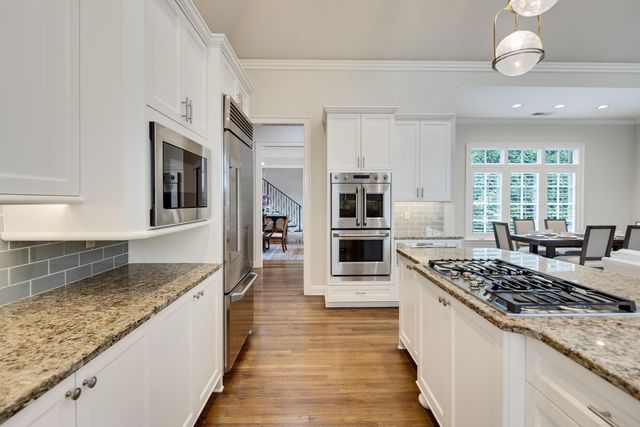1910 CHATSWORTH DR, Germantown, TN 38138