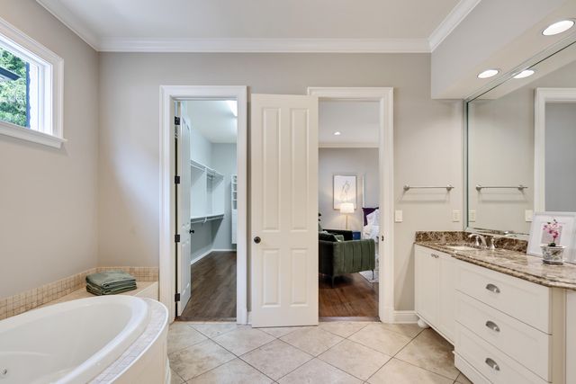 1910 CHATSWORTH DR, Germantown, TN 38138