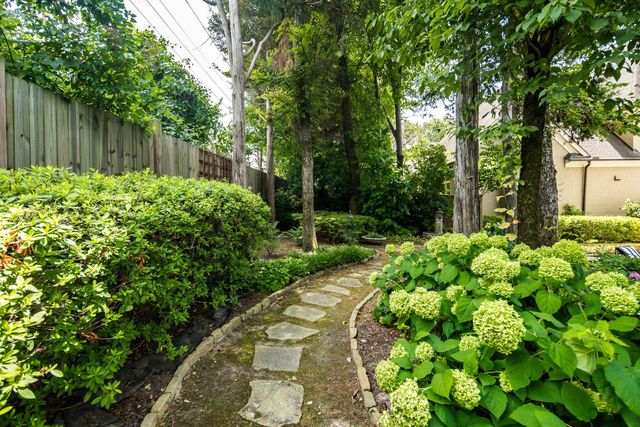 1910 CHATSWORTH DR, Germantown, TN 38138