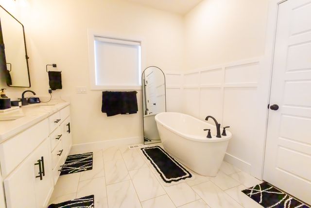 1112 Bell Grove Lane, Bloomington, IL 61705