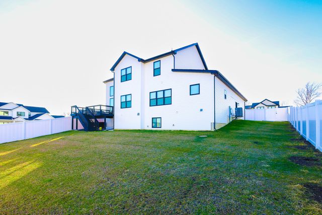 1112 Bell Grove Lane, Bloomington, IL 61705