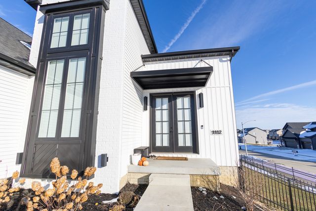 1112 Bell Grove Lane, Bloomington, IL 61705