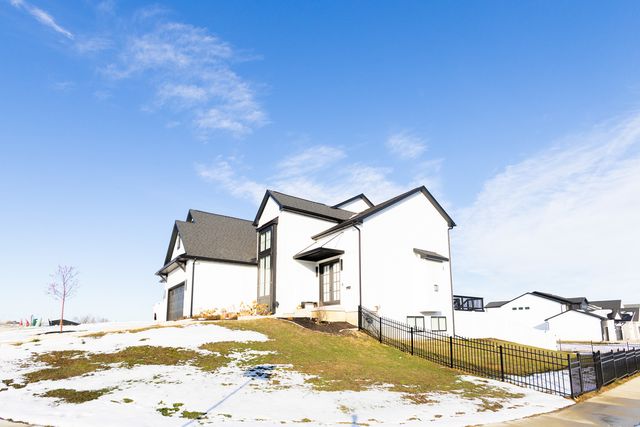 1112 Bell Grove Lane, Bloomington, IL 61705