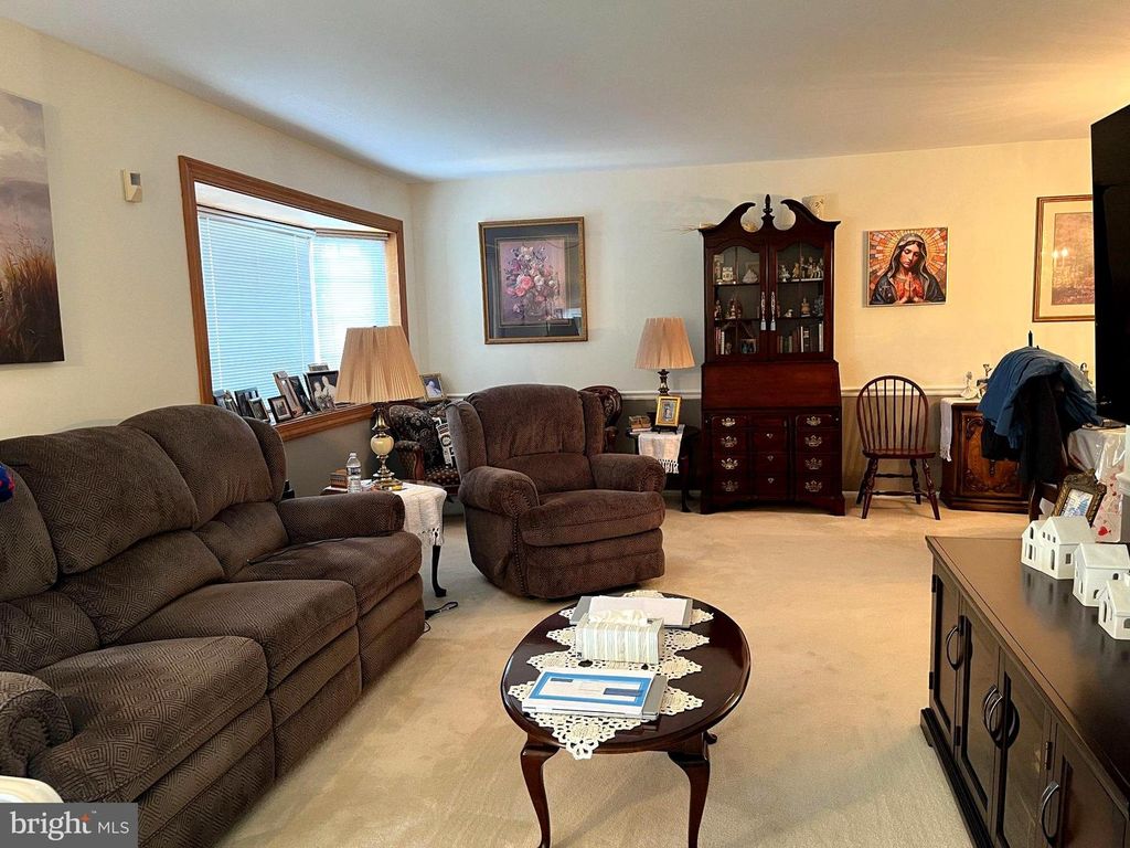9730 CHAPELCROFT ST, PHILADELPHIA, PA 19115 — photo 4
